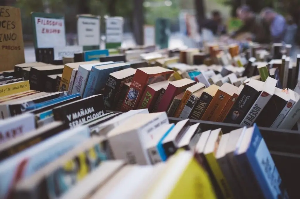 Verschillende soorten boekenplanken in Enschede