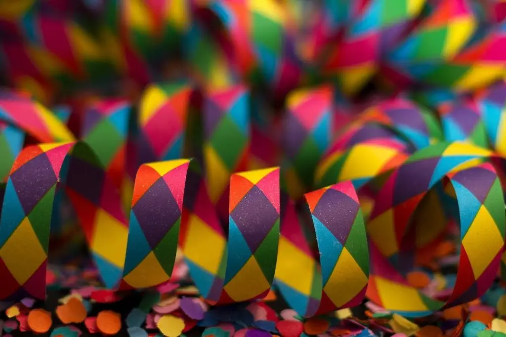 kleurrijk feestpapier in Enschede