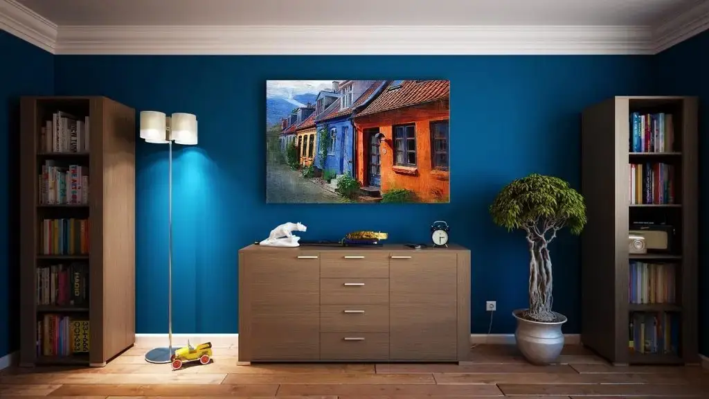 Registreer Een blauwe kamer met een schilderij aan de muur in Enschede